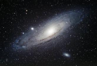 Andromeda takımyıldızı neye benziyor?